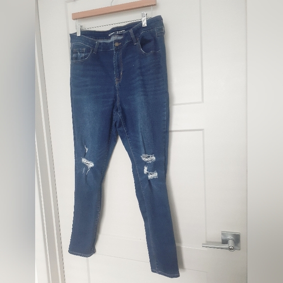 Bye-Bye Sale❄ Old Navy Blue Distressed Jeans - Picture 5 of 8